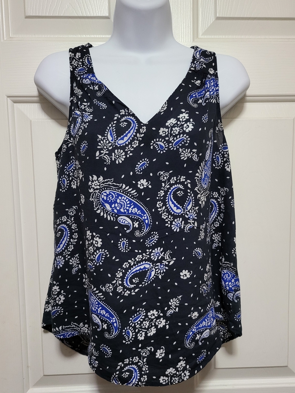 Old Navy Black Paisley V-Neck Tank Top - Blue & White